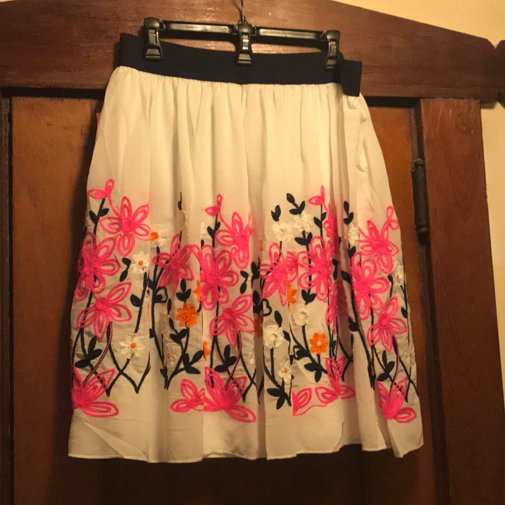 NWT Metro Wear Floral Skirt
